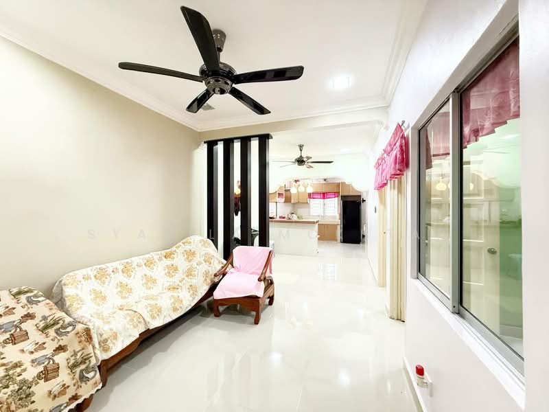 Seksyen 4 Bandar Utama Batang Kali untuk Untuk Dijual - RM 370,000, Apr 2026 - Living Room - PropertyGuru.com.my