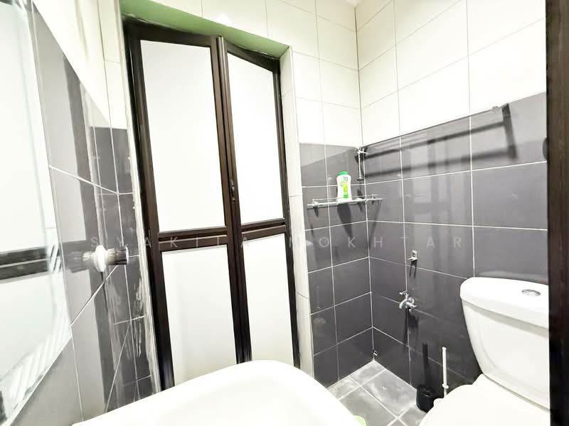Seksyen 4 Bandar Utama Batang Kali untuk Untuk Dijual - RM 370,000, Apr 2026 - Bathroom - PropertyGuru.com.my