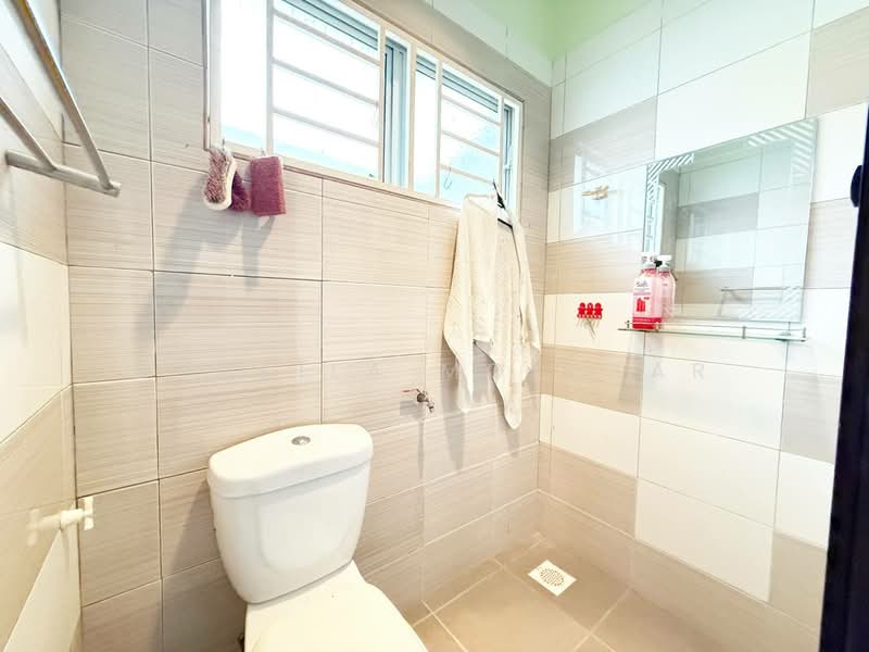 Seksyen 4 Bandar Utama Batang Kali untuk Untuk Dijual - RM 370,000, Apr 2026 - Bathroom - PropertyGuru.com.my
