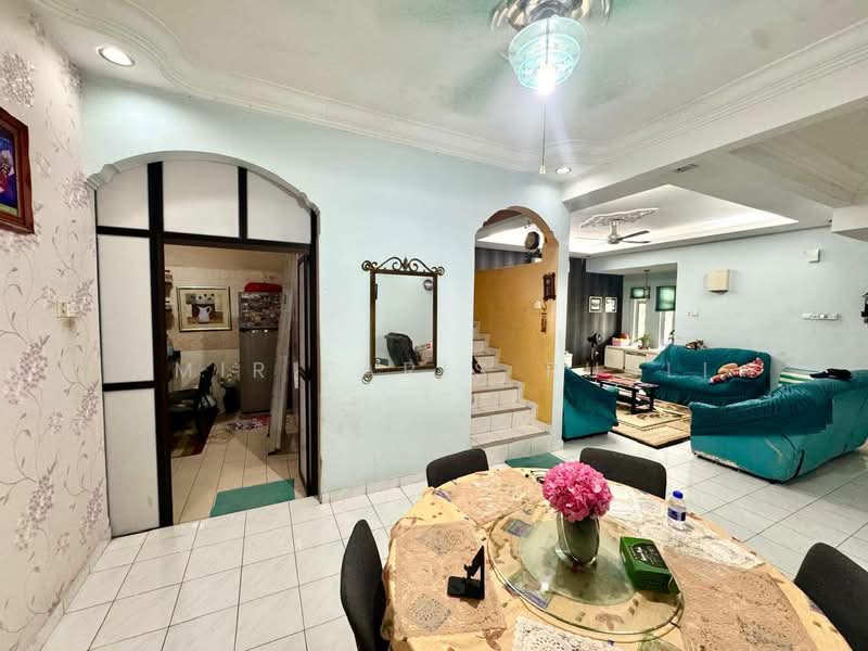 2-storey Terraced House for Sale in Bandar Putra (Kulai) - Amir Faris Rusli - Living Room - PropertyGuru.com.my