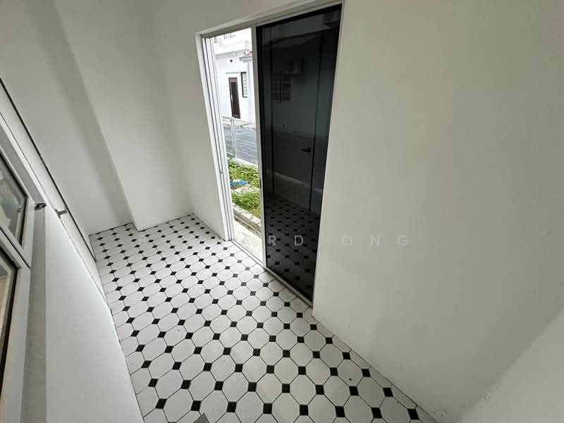 2-storey Terraced House for Sale in Bandar Country Homes (Rawang) - Bernard Ong - Balcony - PropertyGuru.com.my