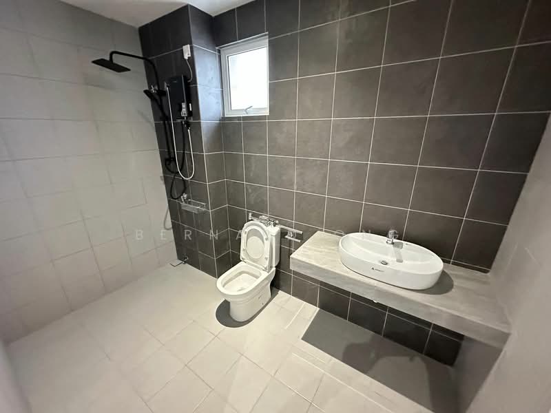 2-storey Terraced House for Sale in Bandar Country Homes (Rawang) - Bernard Ong - Bathroom - PropertyGuru.com.my