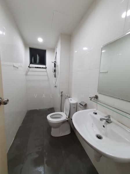 Service Residence for Rent at Vista Alam Serviced Apartment - Valyn Ho - Bathroom - PropertyGuru.com.my