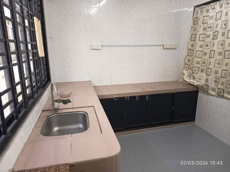 2-storey Terraced House for Rent in Bandar Putra (Kulai) - Jim Chee - Kitchen - PropertyGuru.com.my