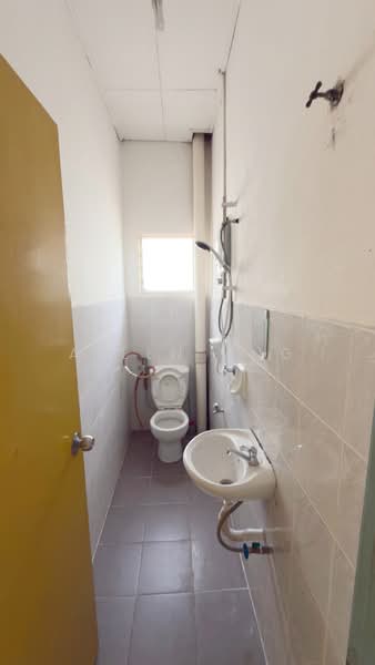 2-storey Terraced House for Sale in Taman Lestari Putra (Seri Kembangan) - Allen Ang - Bathroom - PropertyGuru.com.my