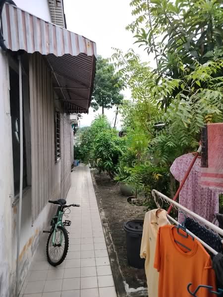 Single Storey Semi-Detached, Bayan Baru, Bayan Lepas, Penang. untuk Untuk Dijual - RM 900,000, Mac 2026 - Side Vacant Compound  - PropertyGuru.com.my