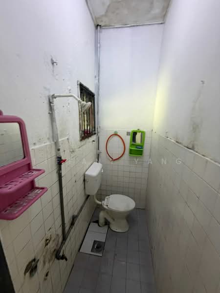 1.5-storey Terraced House for Sale in Rawang (Selangor) - Tiffany Yang - Bathroom - PropertyGuru.com.my