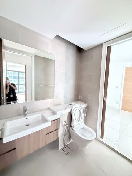 Service Residence for Sale at Aria - Wynn Ng - Bathroom - PropertyGuru.com.my