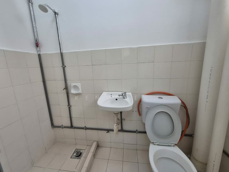 Apartment for Rent at Pangsapuri Lagoon Perdana - Kent Lee - Bathroom - PropertyGuru.com.my