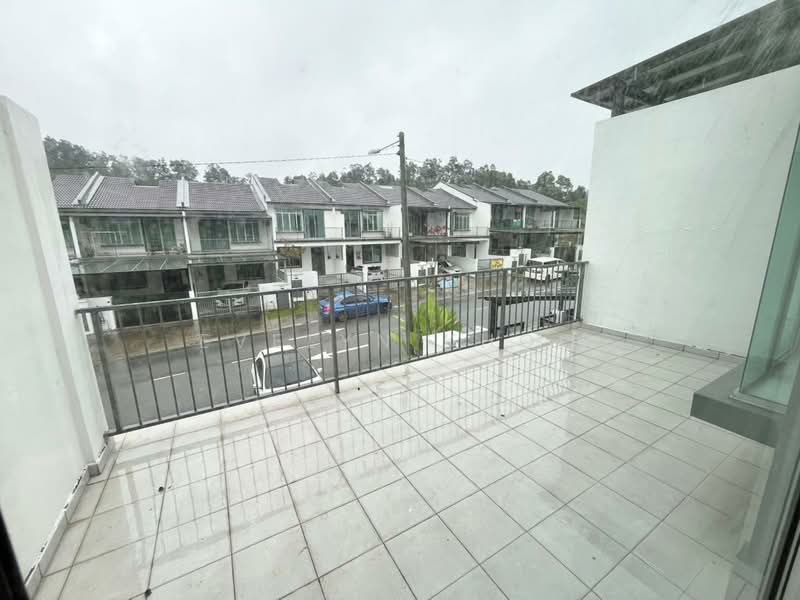 2-storey Terraced House for Sale in Taman Scientex Rawang (Rawang) - Evelyn Khoo - Balcony - PropertyGuru.com.my
