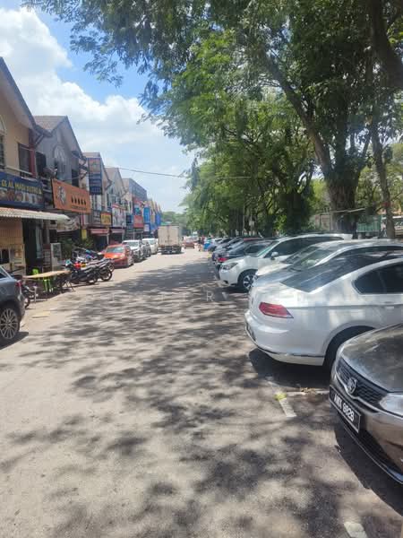 Shop / Office for Sale in Taman Putra Budiman (Balakong) - Volster Leng - Exterior - PropertyGuru.com.my