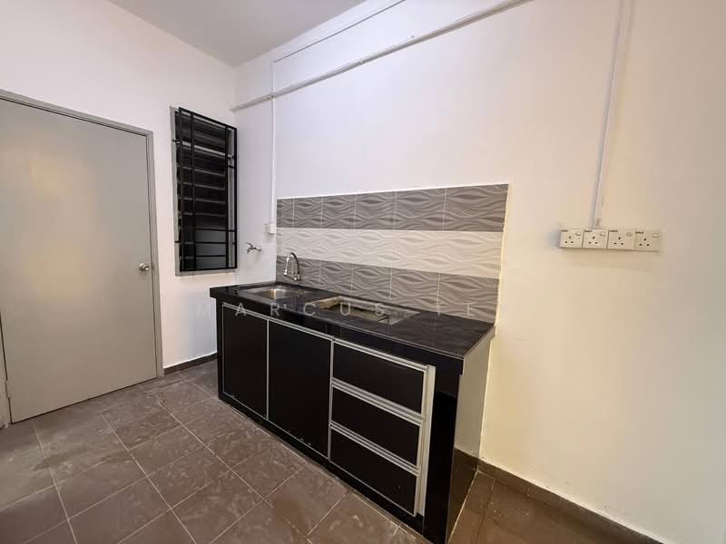 Kluang Kluangs untuk Untuk Dijual - RM 230,000, Mac 2026 - Kitchen - PropertyGuru.com.my