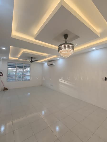 2-storey Terraced House for Sale in Taman Seri Bayu 2 (Sungai Lalang) - Hasrul Rosli - Living Room - PropertyGuru.com.my