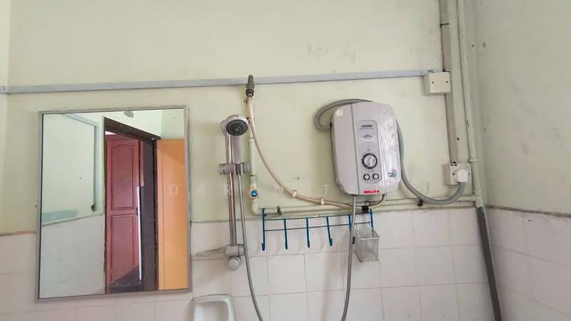 Pelangi Court untuk Untuk Disewa - RM 1,200 /bulan, Mac 2026 - Bathroom - PropertyGuru.com.my