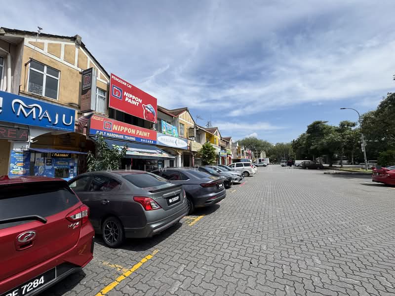 Seksyen 24 untuk Untuk Disewa - RM 2,500 /bulan, Apr 2026 - Exterior - PropertyGuru.com.my