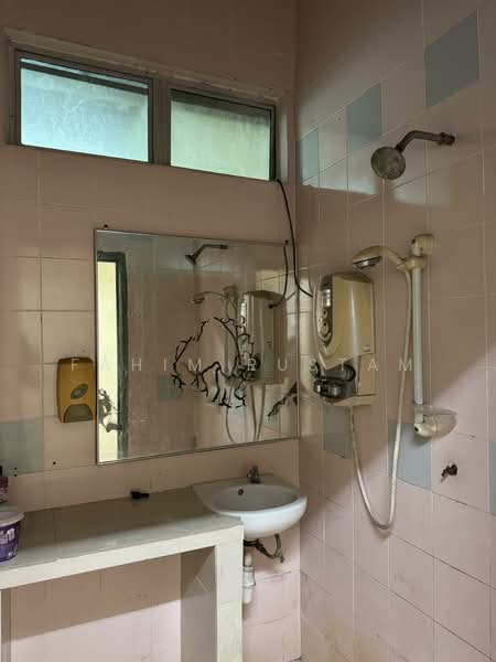 Seksyen 24 untuk Untuk Disewa - RM 2,500 /bulan, Apr 2026 - Bathroom - PropertyGuru.com.my