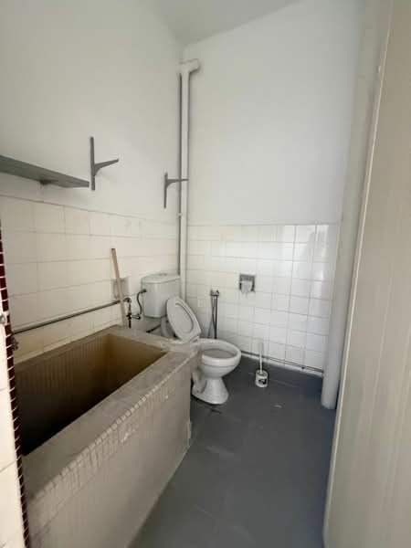 LORONG DELIMA , 2/terrace for rent untuk Untuk Disewa - RM 2,500 /bulan, Mac 2026 - Bathroom - PropertyGuru.com.my