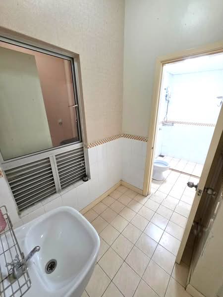 Condominium for Rent at Seri Maya Condominium - Kew . - Bathroom - PropertyGuru.com.my