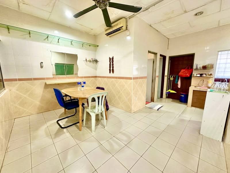 1-storey Terraced House for Sale in Seri Kembangan (Selangor) - Nurul Izza - Kitchen - PropertyGuru.com.my