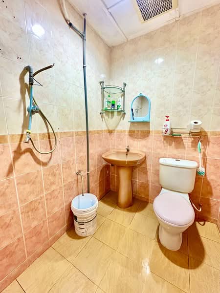 1-storey Terraced House for Sale in Seri Kembangan (Selangor) - Nurul Izza - Bathroom - PropertyGuru.com.my