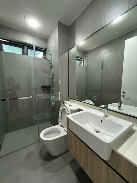 Service Residence for Rent at 10 Stonor - Jin Yong Heng - Bathroom - PropertyGuru.com.my