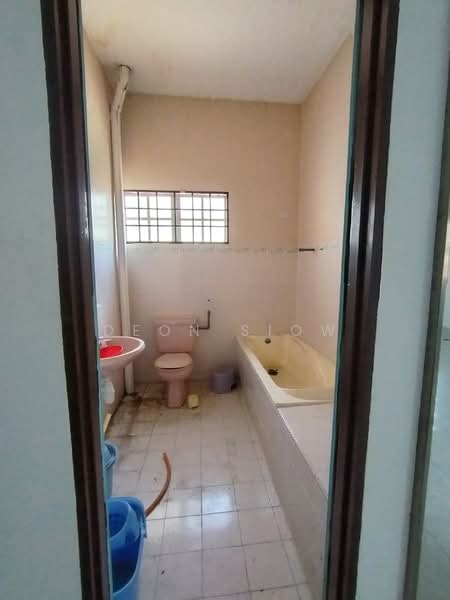 2-storey Terraced House for Sale in Teluk Pulai (Klang) - Deon Siow - Bathroom - PropertyGuru.com.my