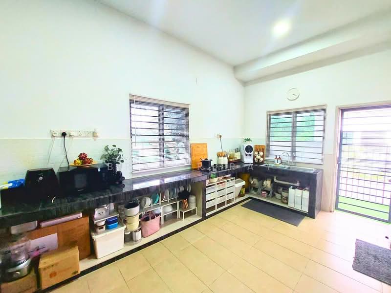 2-storey Terraced House for Sale in Bandar Saujana Putra (Tanjong Duabelas) - Brader Ray - Kitchen - PropertyGuru.com.my