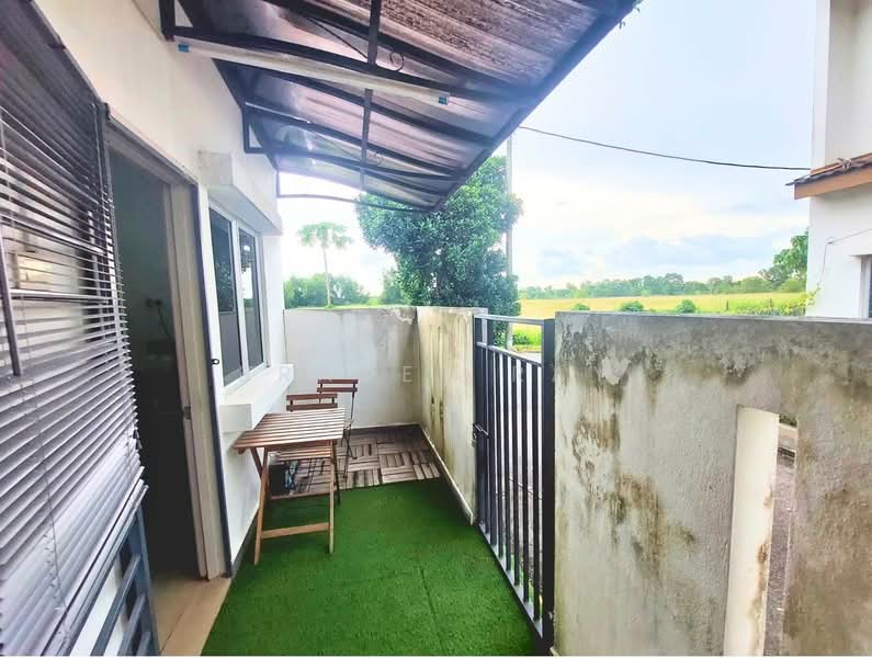 2-storey Terraced House for Sale in Bandar Saujana Putra (Tanjong Duabelas) - Brader Ray - Balcony - PropertyGuru.com.my
