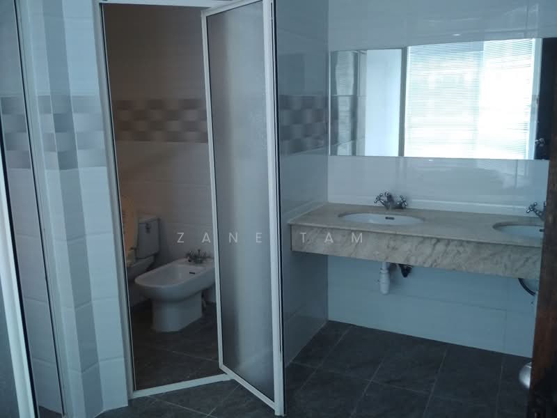 Condominium for Rent at Gurney Beach Resort - Zane Tam - Bathroom - PropertyGuru.com.my