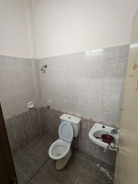 Semi-Detached House for Sale in Taman Rembia Perkasa (Rembia) - Tim Piong - Bathroom - PropertyGuru.com.my