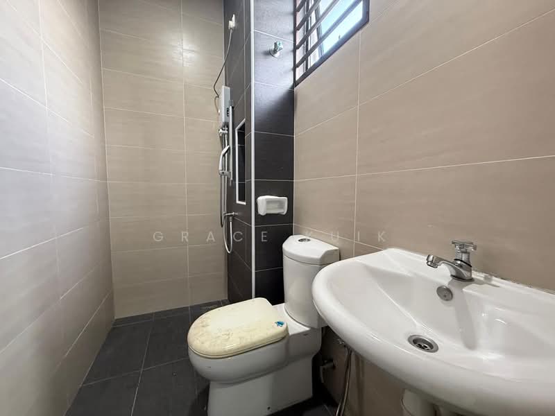 2-storey Terraced House for Sale in Taman Seri Austin (Tebrau) - Grace Kuik - Bathroom - PropertyGuru.com.my