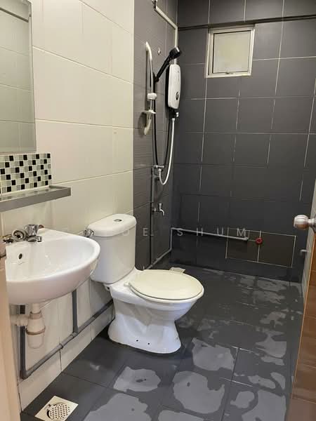 Zennith Suites (Pangsapuri Kebun Teh) untuk Untuk Disewa - RM 2,200 /bulan, Mac 2026 - Bathroom - PropertyGuru.com.my