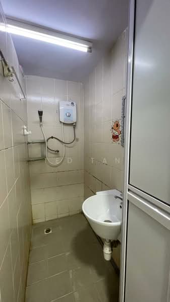 Apartment for Sale at Taman Bukit Erskine - Ted Tan - Bathroom - PropertyGuru.com.my