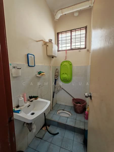 Rumah Teres untuk Dijual di Taman Muzaffar Heights (Bukit Katil) - Carman Lua - Bathroom - PropertyGuru.com.my