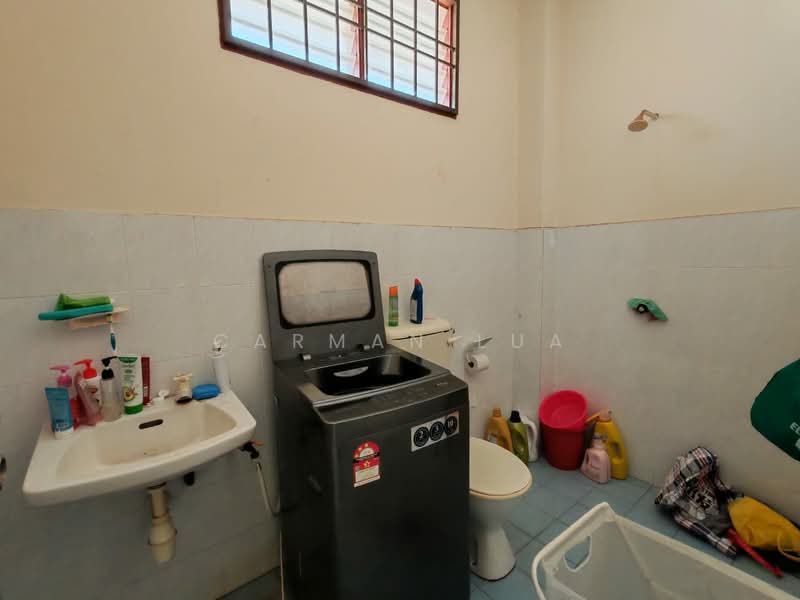 Rumah Teres untuk Dijual di Taman Muzaffar Heights (Bukit Katil) - Carman Lua - Bathroom - PropertyGuru.com.my