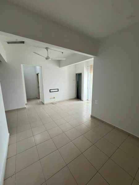 Suria Apartment untuk Untuk Disewa - RM 1,700 /bulan, Mac 2026 - Living Room - PropertyGuru.com.my