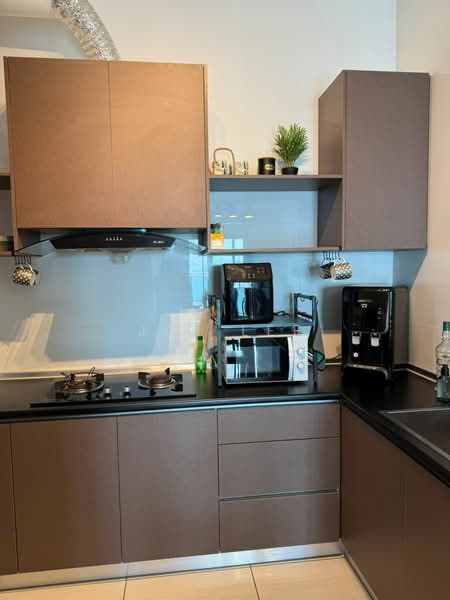 Queens Residences Q2 @ Queens Waterfront untuk Untuk Disewa - RM 4,500 /bulan, Mac 2026 - Kitchen - PropertyGuru.com.my
