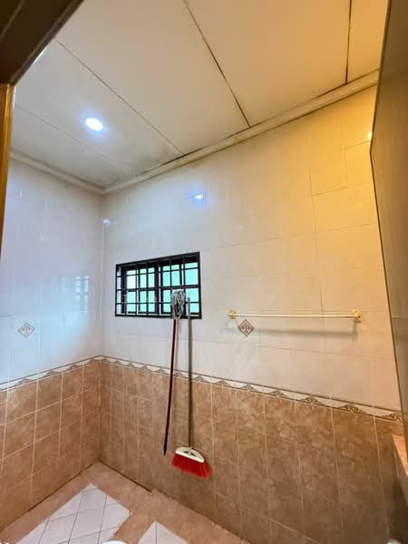 Rumah Teres 2 Tingkat untuk Dijual di U5,Taman Subang Murni (Shah Alam) - Tom Yip - Bathroom - PropertyGuru.com.my