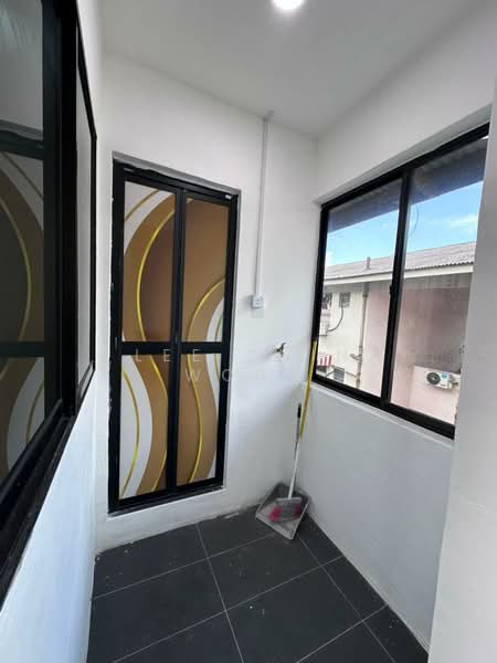 Flat for Sale at Flat Taman Ungku Tun Aminah - Lee Chin Wong - Balcony - PropertyGuru.com.my