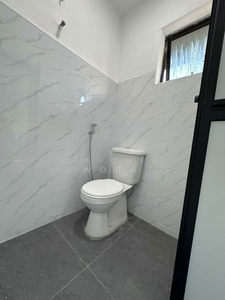 Flat for Sale at Flat Taman Ungku Tun Aminah - Lee Chin Wong - Bathroom - PropertyGuru.com.my