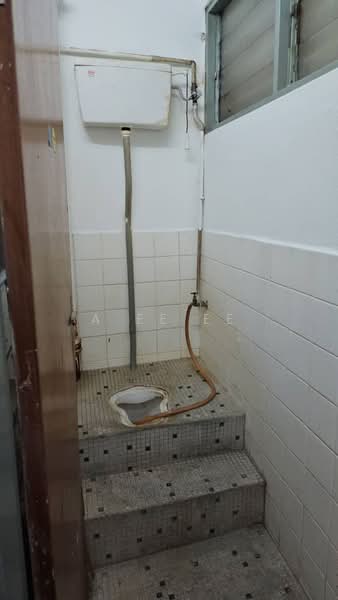LORONG DELIMA , 1st floor office lot for rent , bu 1200sf untuk Untuk Disewa - RM 1,500 /bulan, Apr 2026 - Bathroom - PropertyGuru.com.my