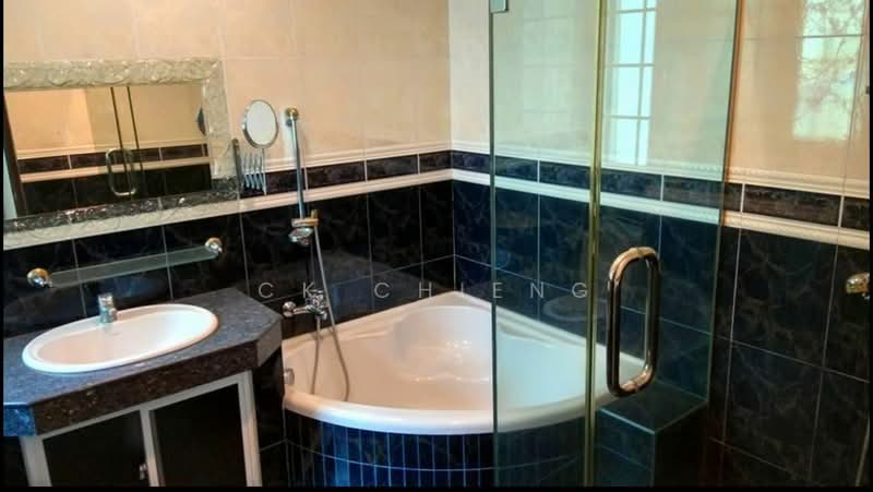 Condominium for Sale at Ridzuan Condominium - CK Chieng - Bathroom - PropertyGuru.com.my