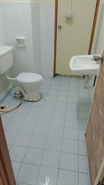 Pangsapuri Persiaran Tanjung untuk Untuk Dijual - RM 280,000, Mac 2026 - Bathroom - PropertyGuru.com.my