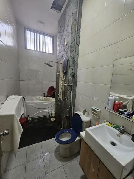 Semi-Detached House for Sale in Taman Sutera Utama (Skudai) - Robin Lim - Bathroom - PropertyGuru.com.my