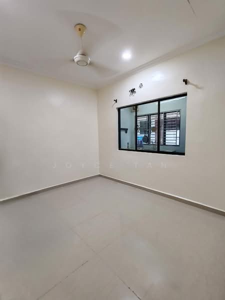 Taman Ungku Tun Aminah untuk Untuk Disewa - RM 2,000 /bulan, Mac 2026 - Bedroom - PropertyGuru.com.my