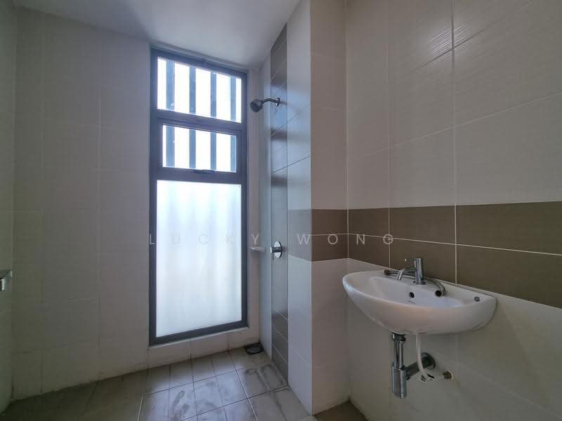 3-storey Terraced House for Sale in D'Island (Puchong) - Lucky Wong - Bathroom - PropertyGuru.com.my