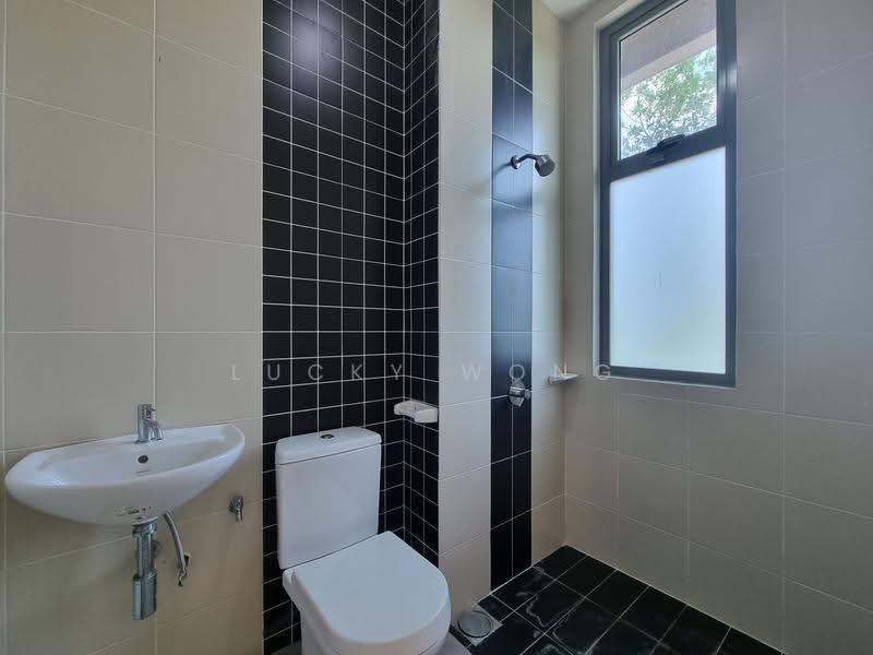 3-storey Terraced House for Sale in D'Island (Puchong) - Lucky Wong - Bathroom - PropertyGuru.com.my