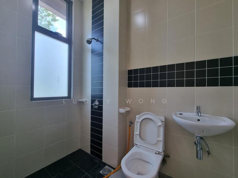 3-storey Terraced House for Sale in D'Island (Puchong) - Lucky Wong - Bathroom - PropertyGuru.com.my