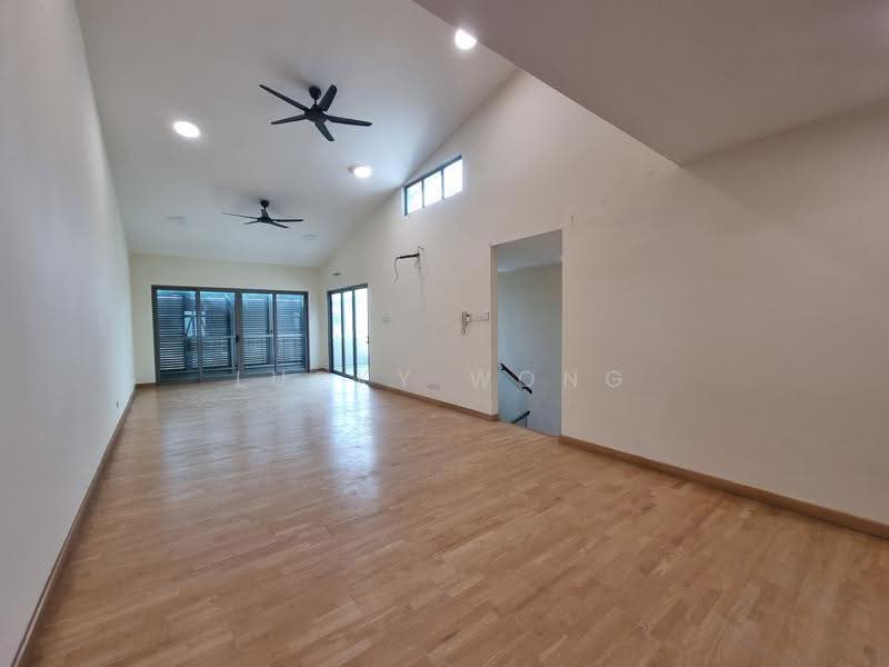 3-storey Terraced House for Sale in D'Island (Puchong) - Lucky Wong - Master Bedroom 1 - PropertyGuru.com.my