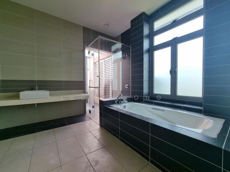 3-storey Terraced House for Sale in D'Island (Puchong) - Lucky Wong - Bathroom - PropertyGuru.com.my
